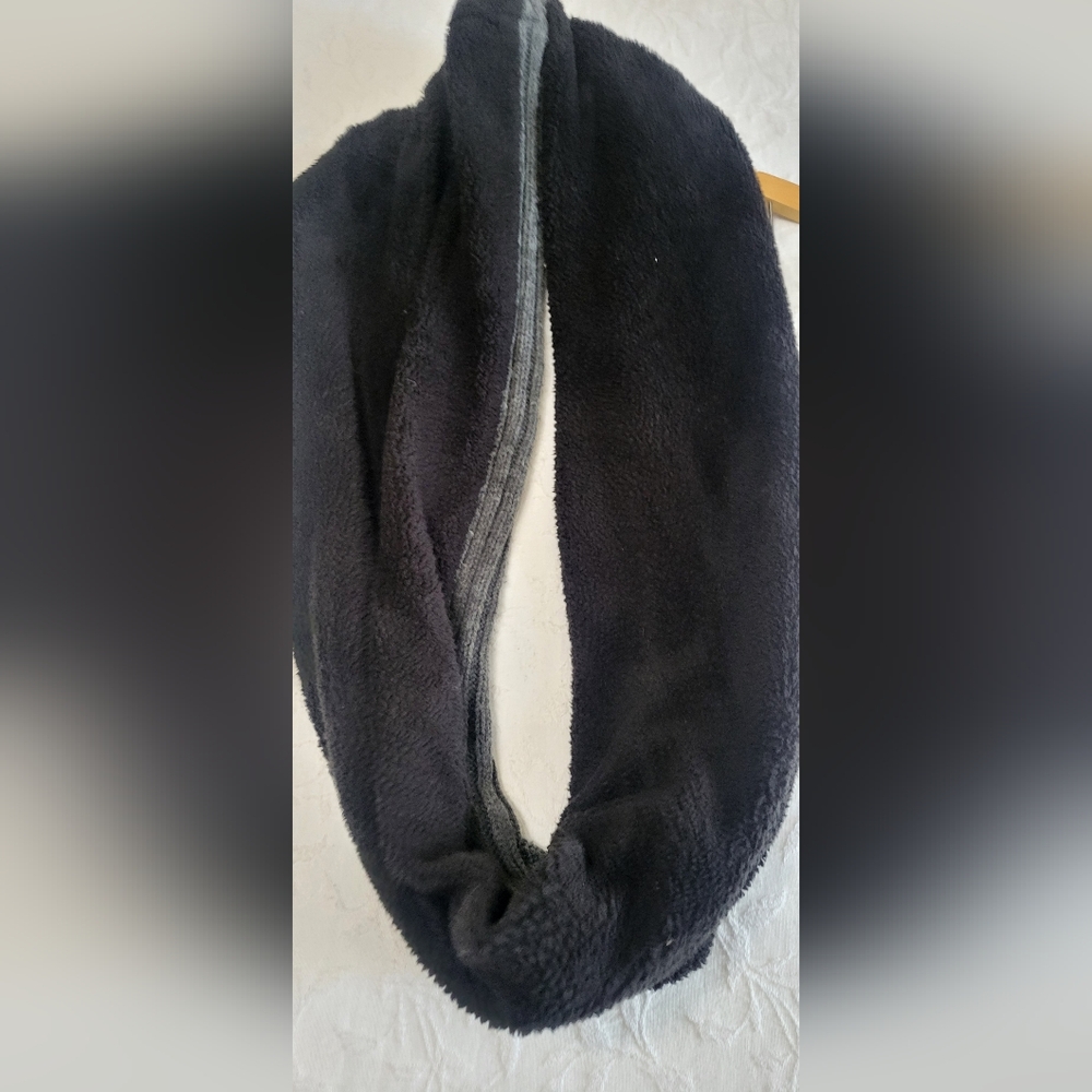 DKNY Elegant Infinity Black and Gray Women's Scarf